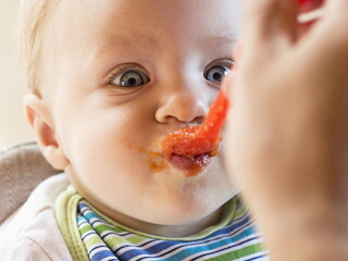 Τα επόμενα βήματα στην περιπέτεια του μωρού με τις στερεές τροφές